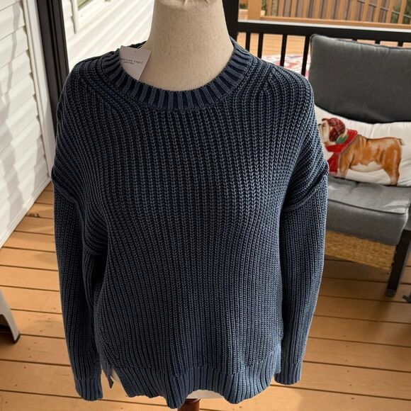 AMERICAN EAGLE SWEATER NWT - Picture 1 of 7